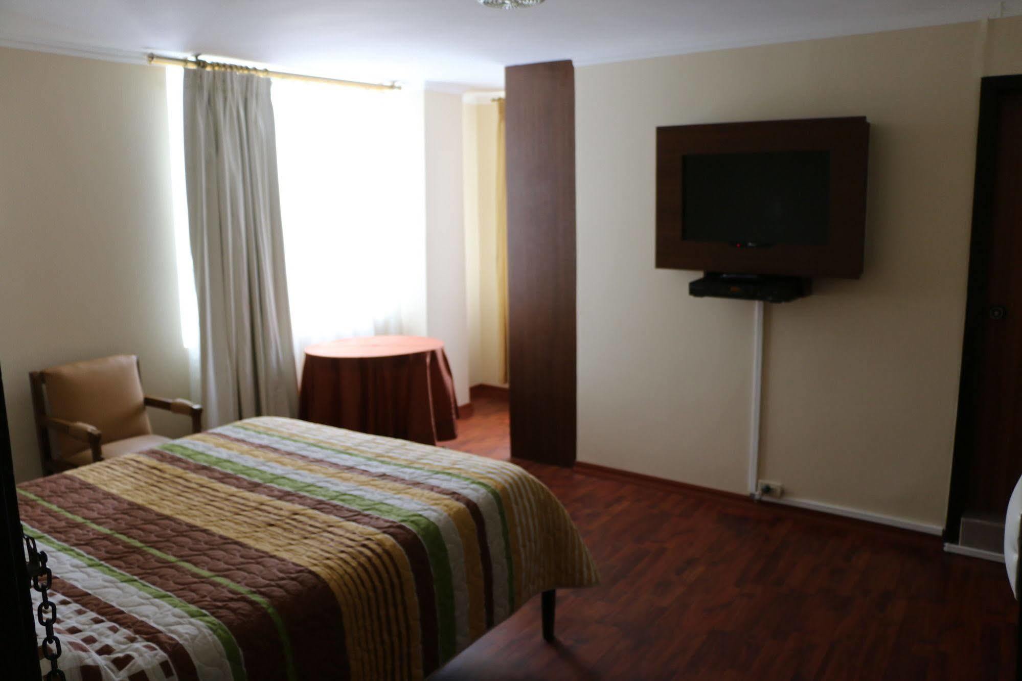 Hotel 6 De Diciembre Quito Zewnętrze zdjęcie